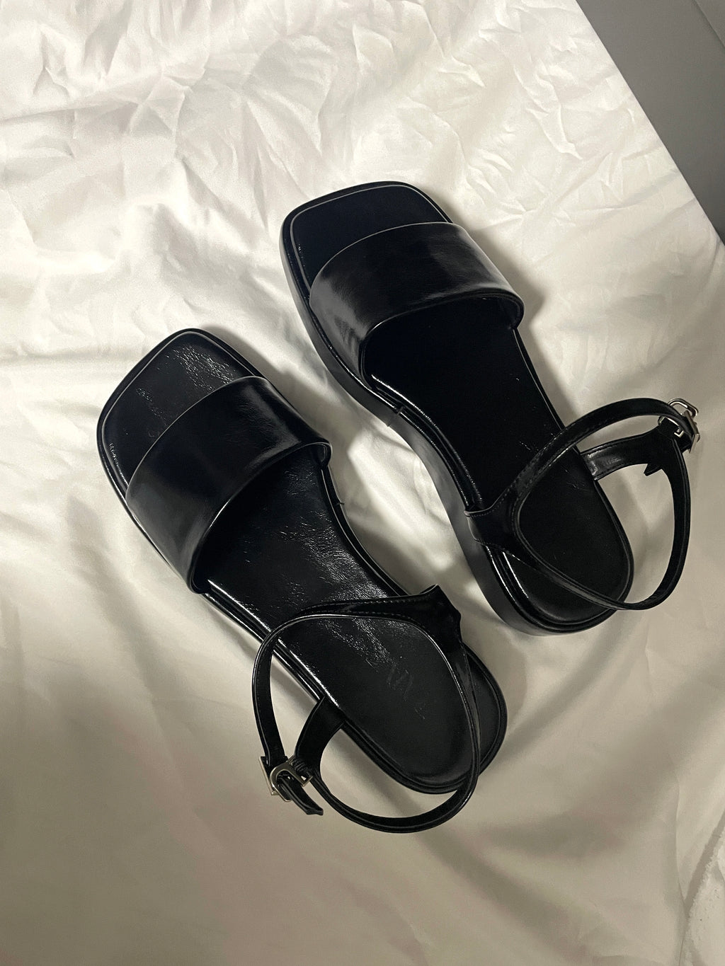 Raive Strap sandal black