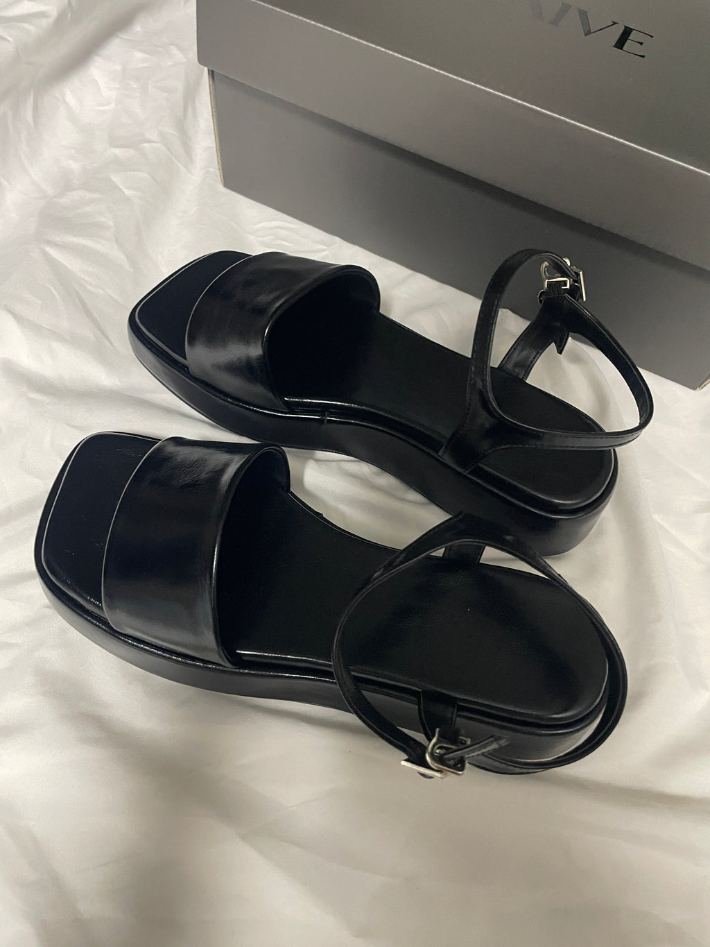 Raive Strap sandal black