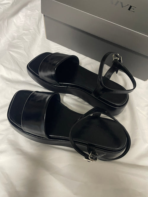 Raive Strap sandal black